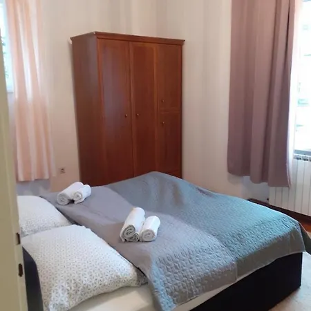The Green Place Apartment *